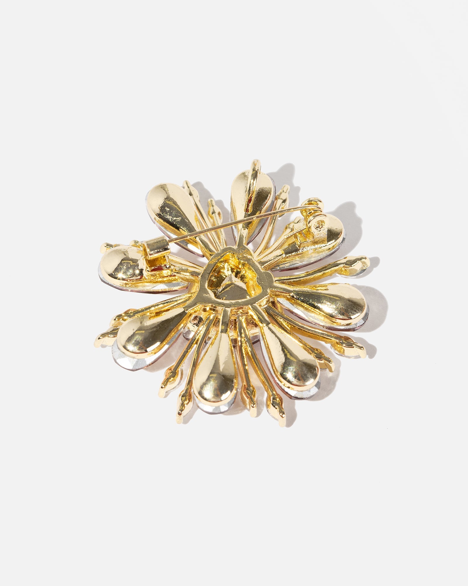 Broche florale aux lignes géométriques | Personnaliser une tenue