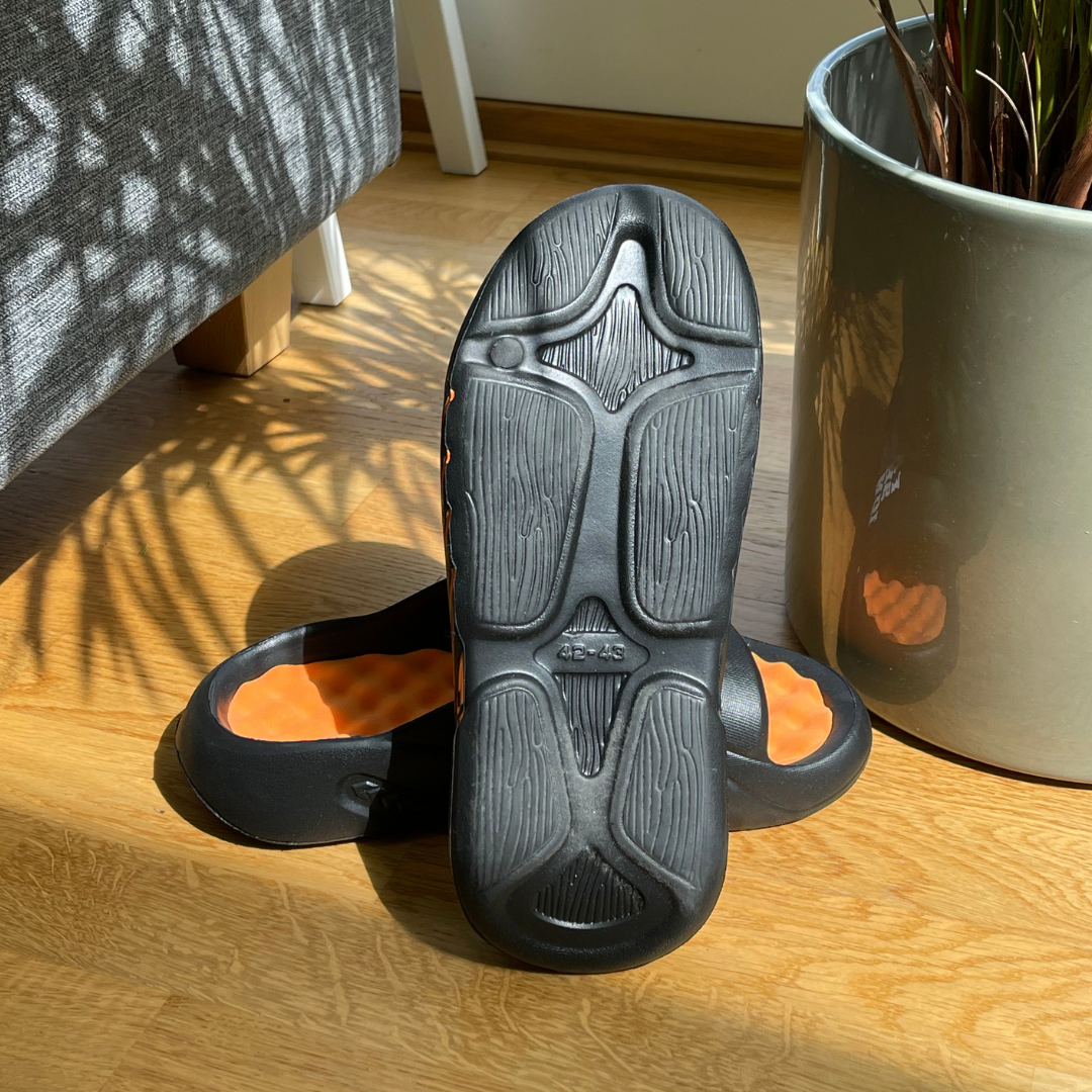 Chaussures ouvertes estivales style claquettes | Détente à domicile