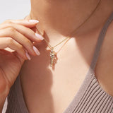 Pendentif étreinte pour femme | Compléter une tenue quotidienne