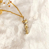 Pendentif étreinte pour femme | Compléter une tenue quotidienne