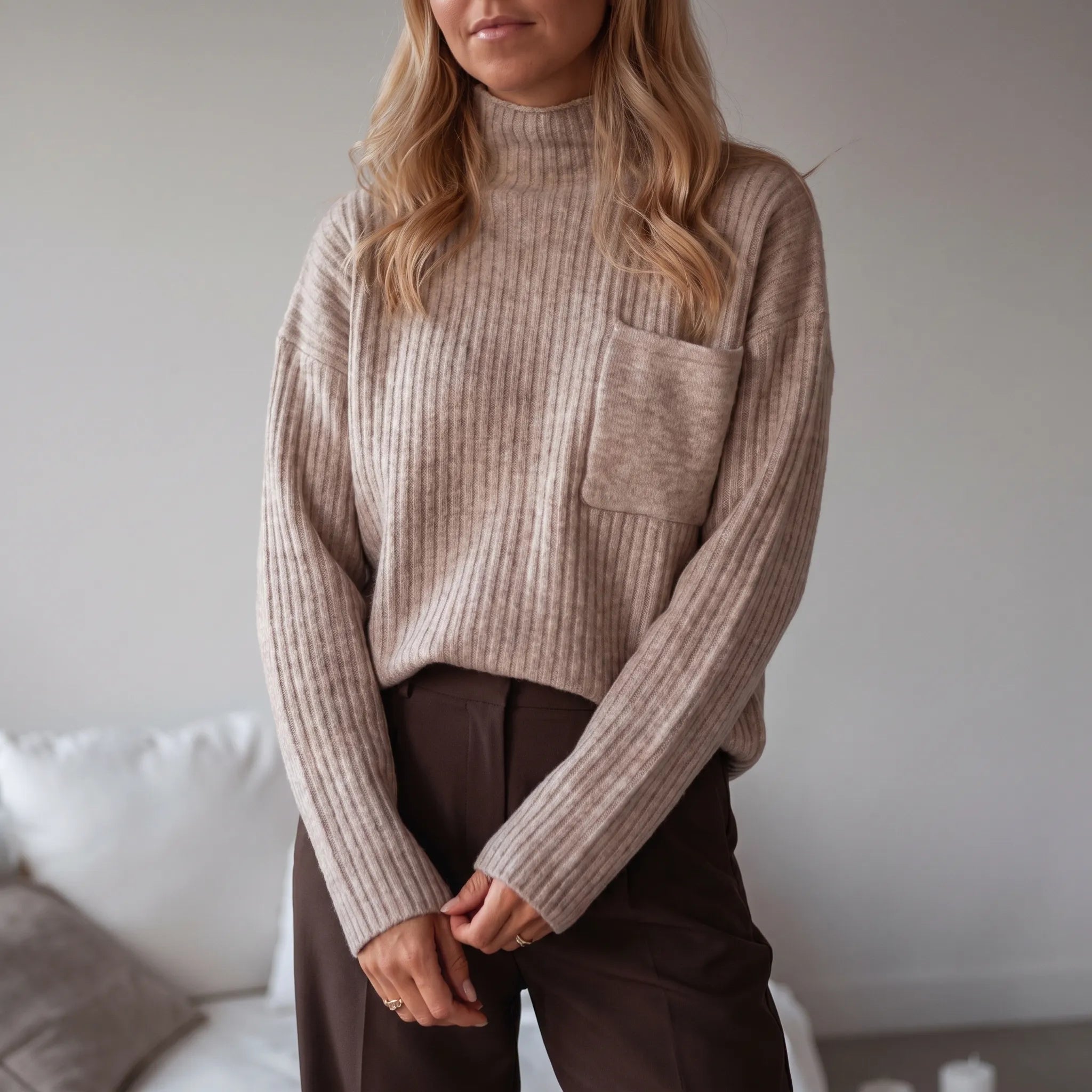Pull oversize femme à col montant | Sorties en ville