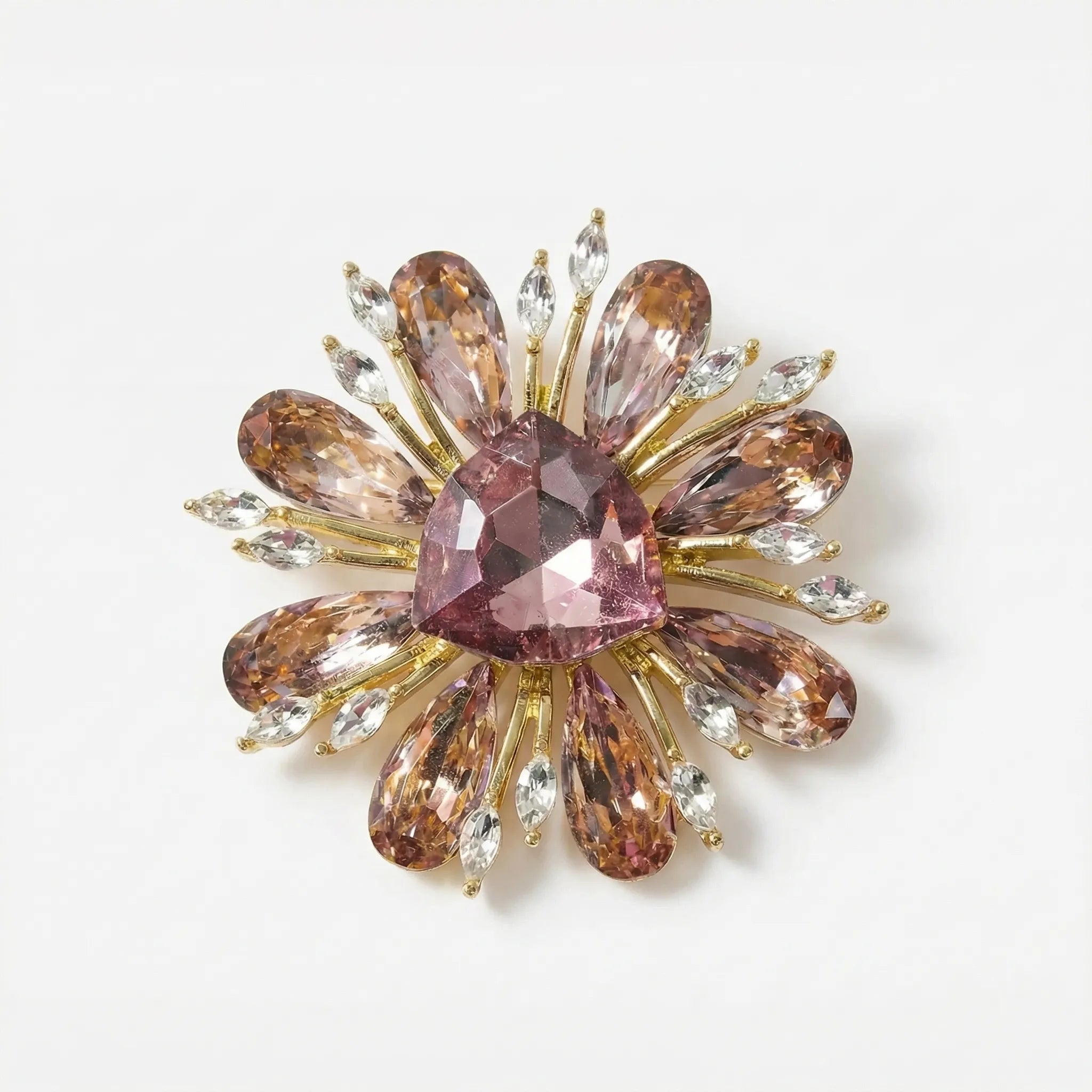 Broche florale aux lignes géométriques | Personnaliser une tenue