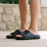 Chaussures ouvertes estivales style claquettes | Détente à domicile