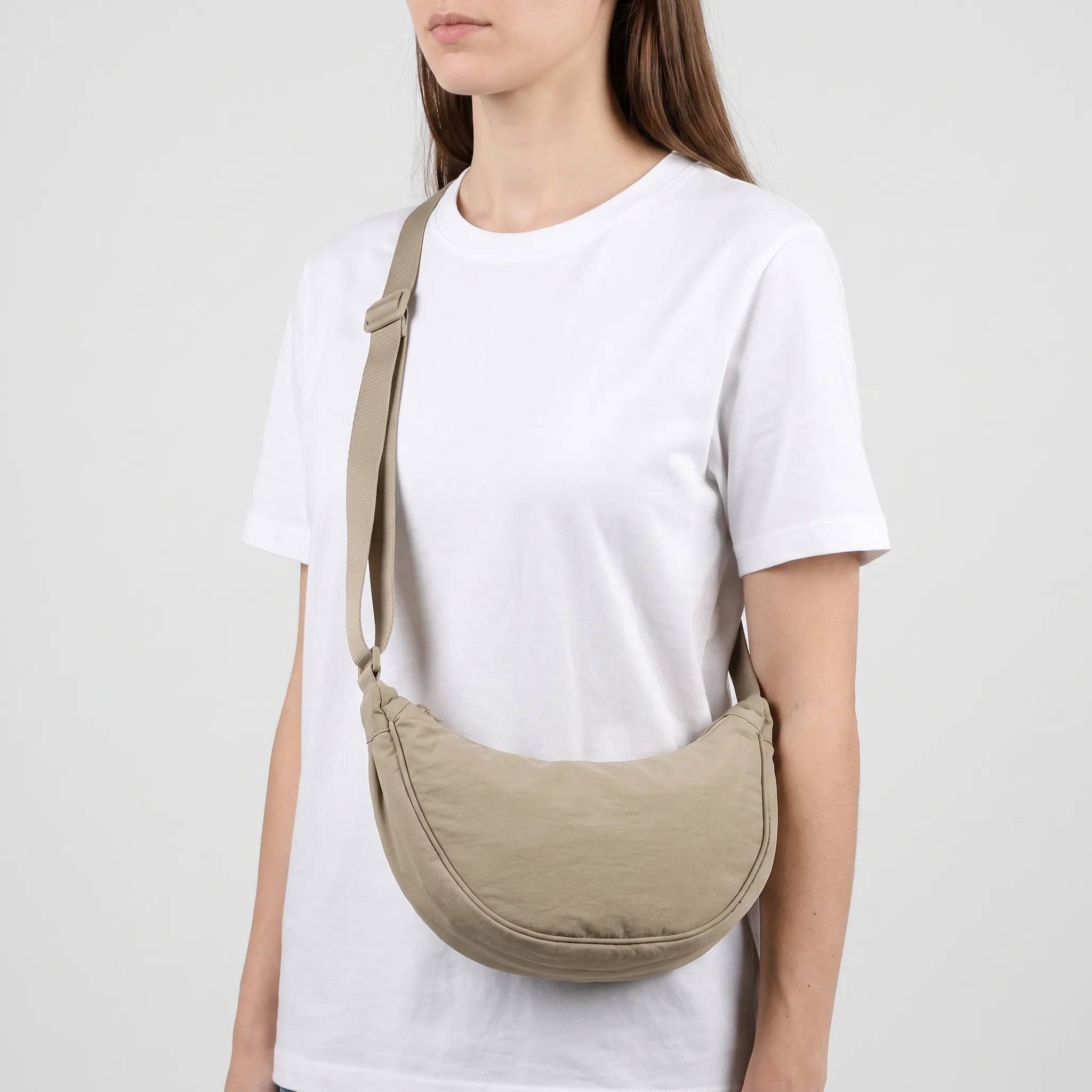 Demi-lune minimaliste façon sac bandoulière femme | Sorties quotidiennes