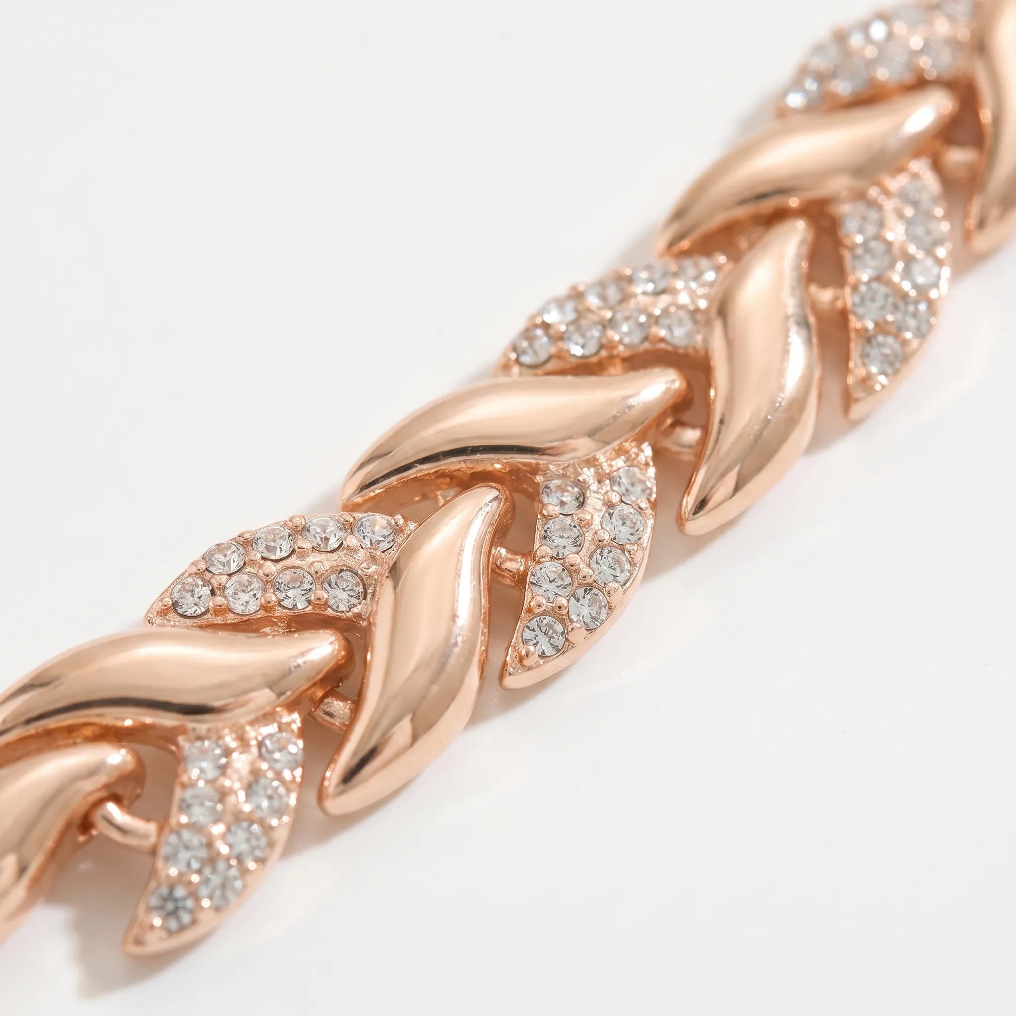 Parure de bijoux à motif végétal | Sublimer une tenue