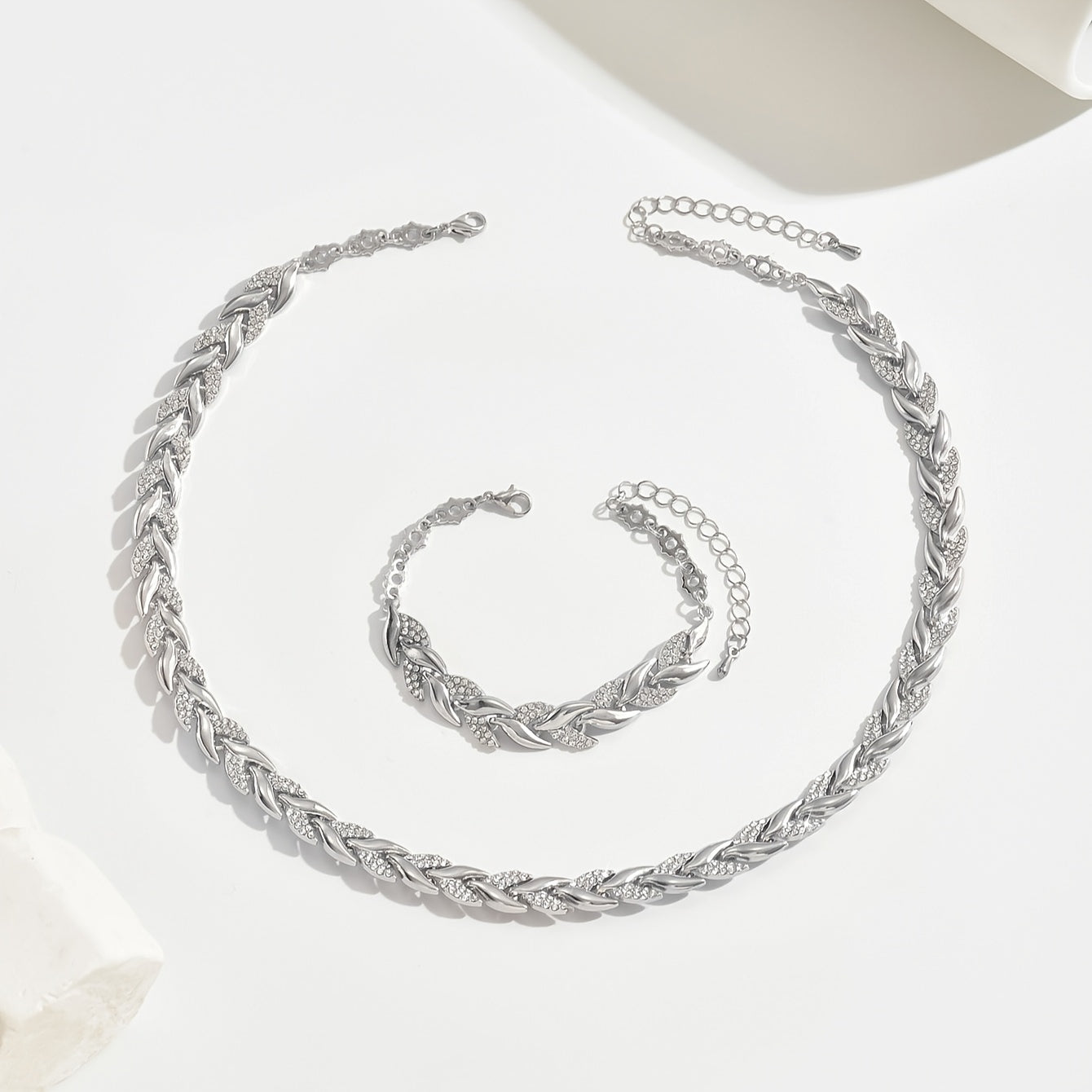 Parure de bijoux à motif végétal | Sublimer une tenue