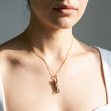 Pendentif étreinte pour femme | Compléter une tenue quotidienne