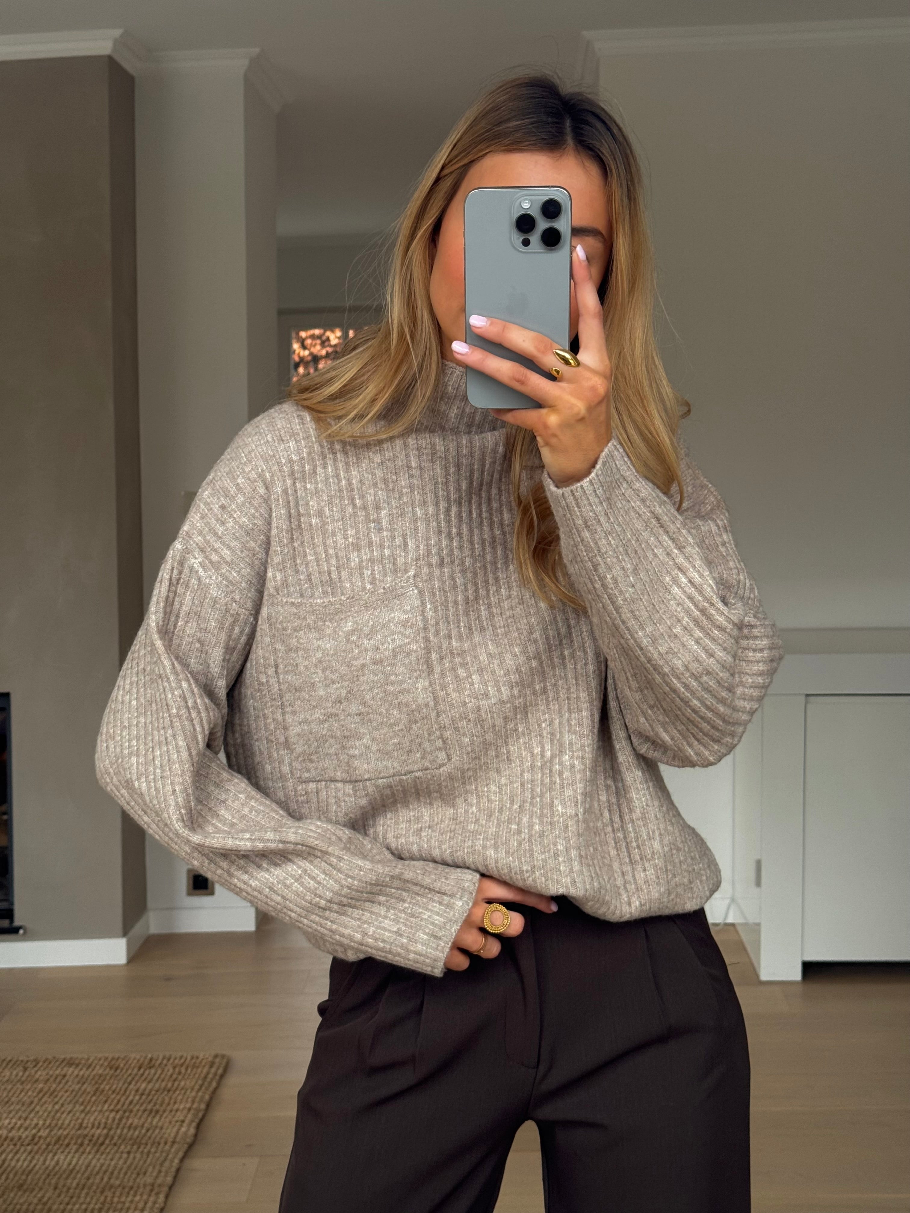 Pull oversize femme à col montant | Sorties en ville